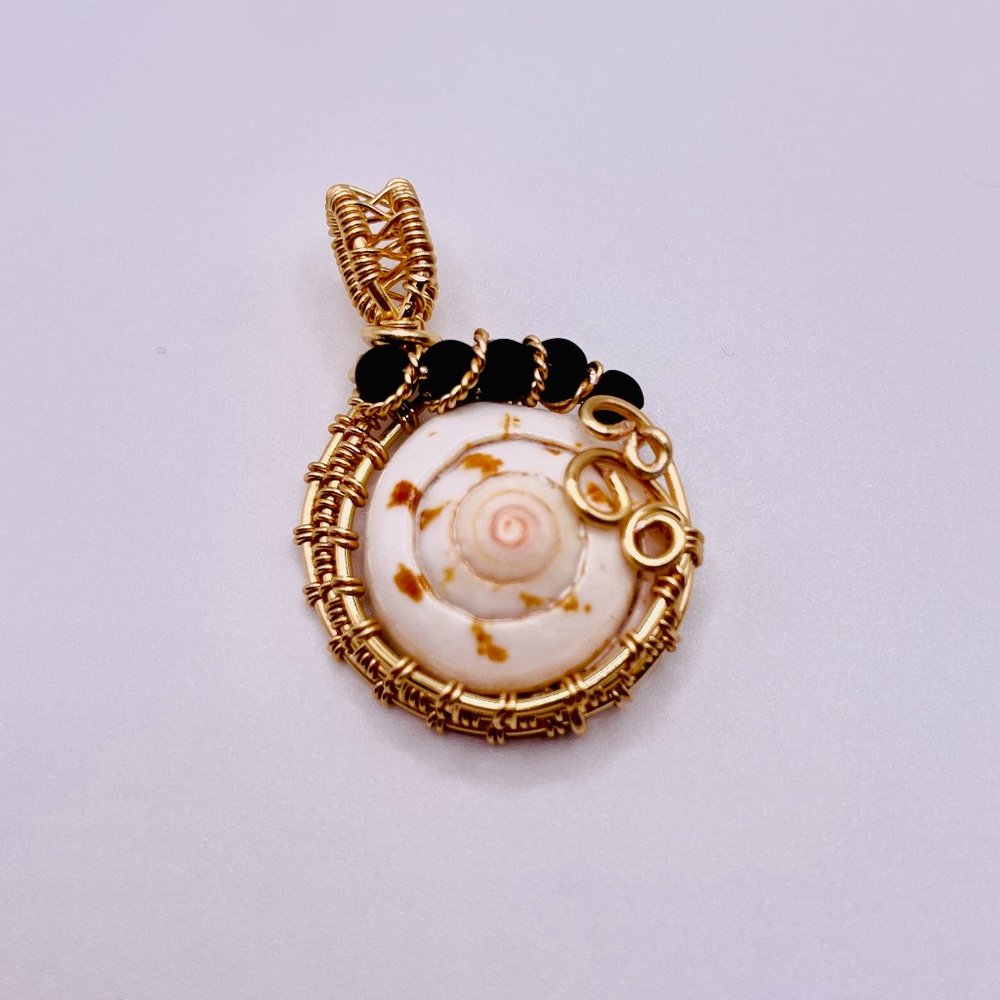 Puerto Princesa Lilu Conus Shell Pendant